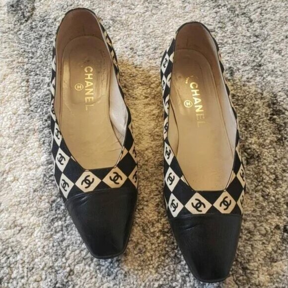 Super RARE CHANEL Vintage Flats Interlocking CCs All Over - Picture 15 of 15